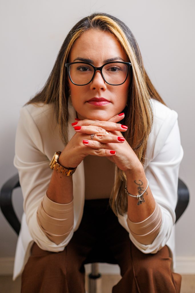 Retrato corporativo feminino para LinkedIn e marca pessoal em São Paulo